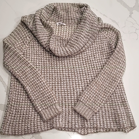 BB Dakota Sweaters - Soft knit tan sweater